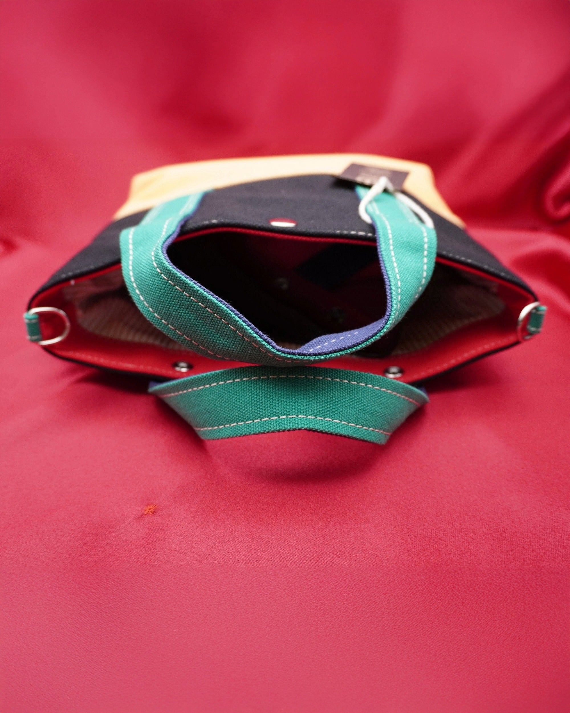 Black and Yellow Colorblock Canvas Tote Bag – Trendy Durable Shoulder Bag for Everyday Use