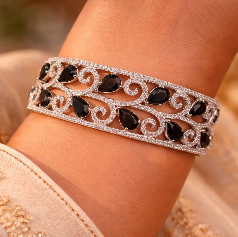 Black Teardrop Cuff Bracelet (Free size)