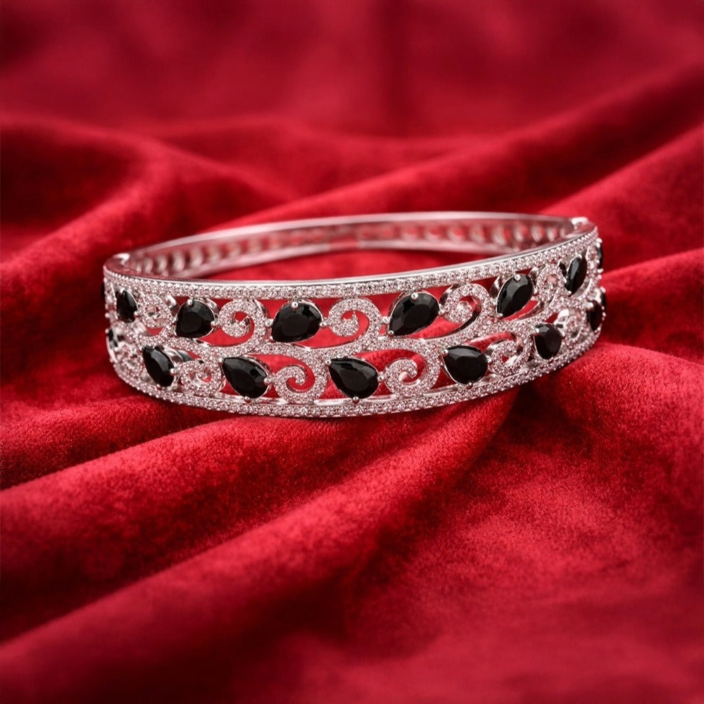 Black Teardrop Cuff Bracelet (Free size)