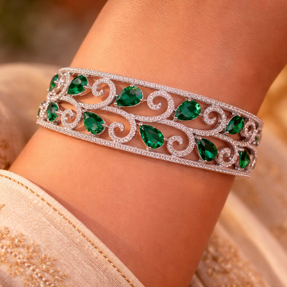 Emerald-Green Teardrop Cuff Bracelet (Free size)