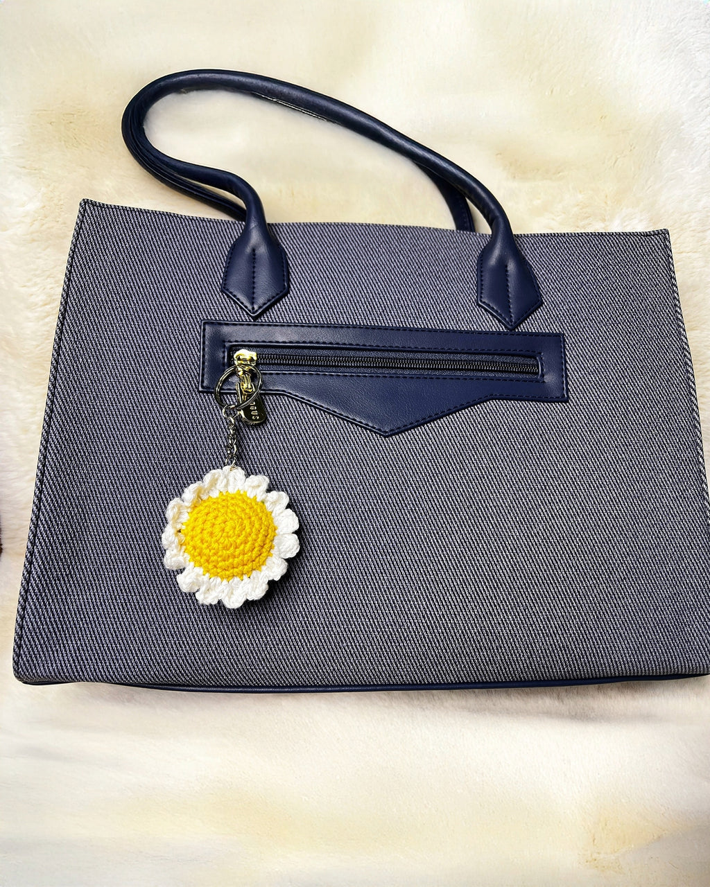 🌸 Blooming Charms - Daisy Delight - White & Yellow Bloom