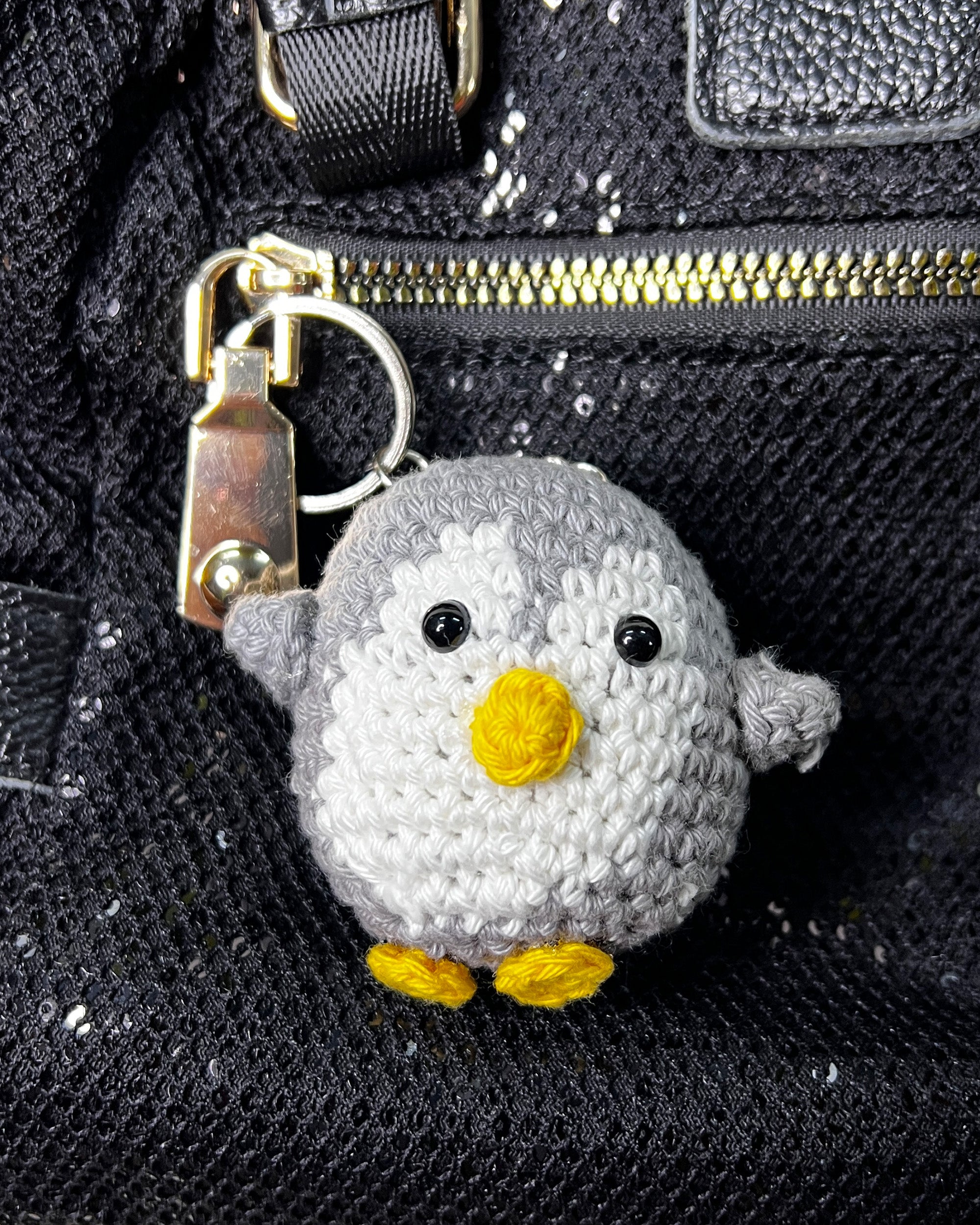 ❄️ Ocean & Arctic Friends – Frost Penguin – Grey & White Amigurumi Charm