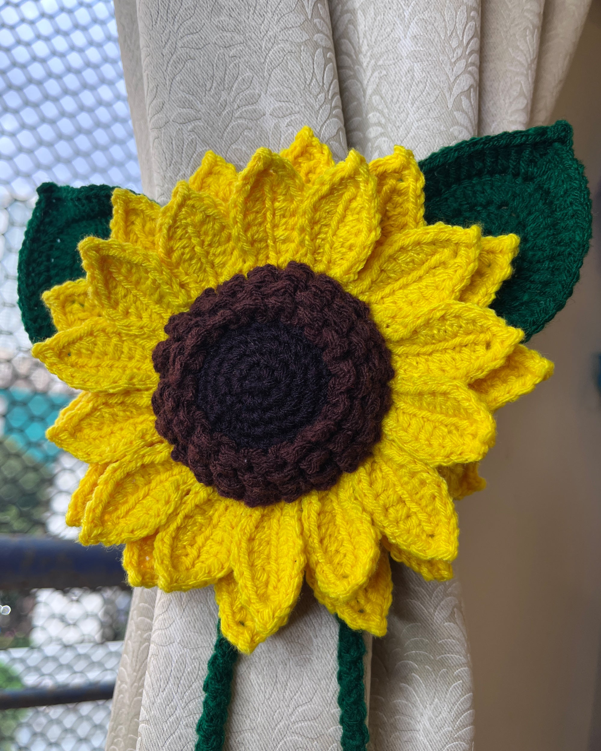 🌺 Handmade Crochet Sunflower Curtain Tieback - Yellow with Deep Green Leaves