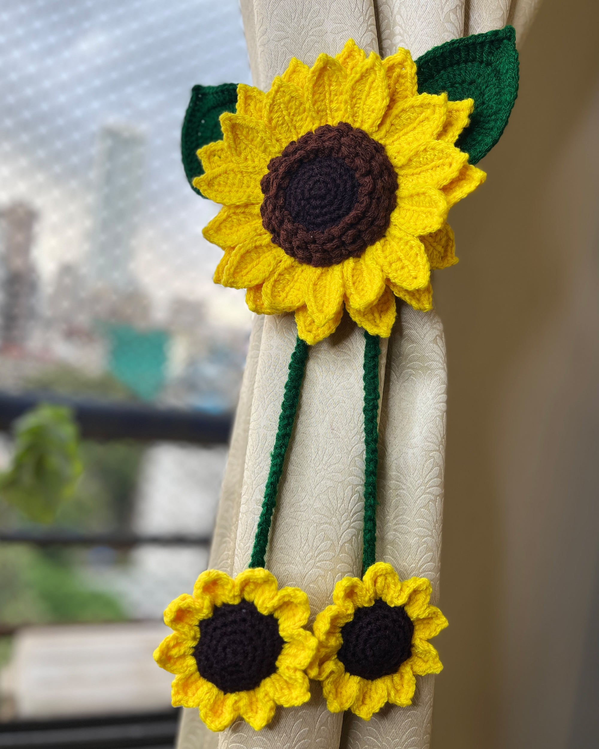 🌺 Handmade Crochet Sunflower Curtain Tieback - Yellow with Deep Green Leaves