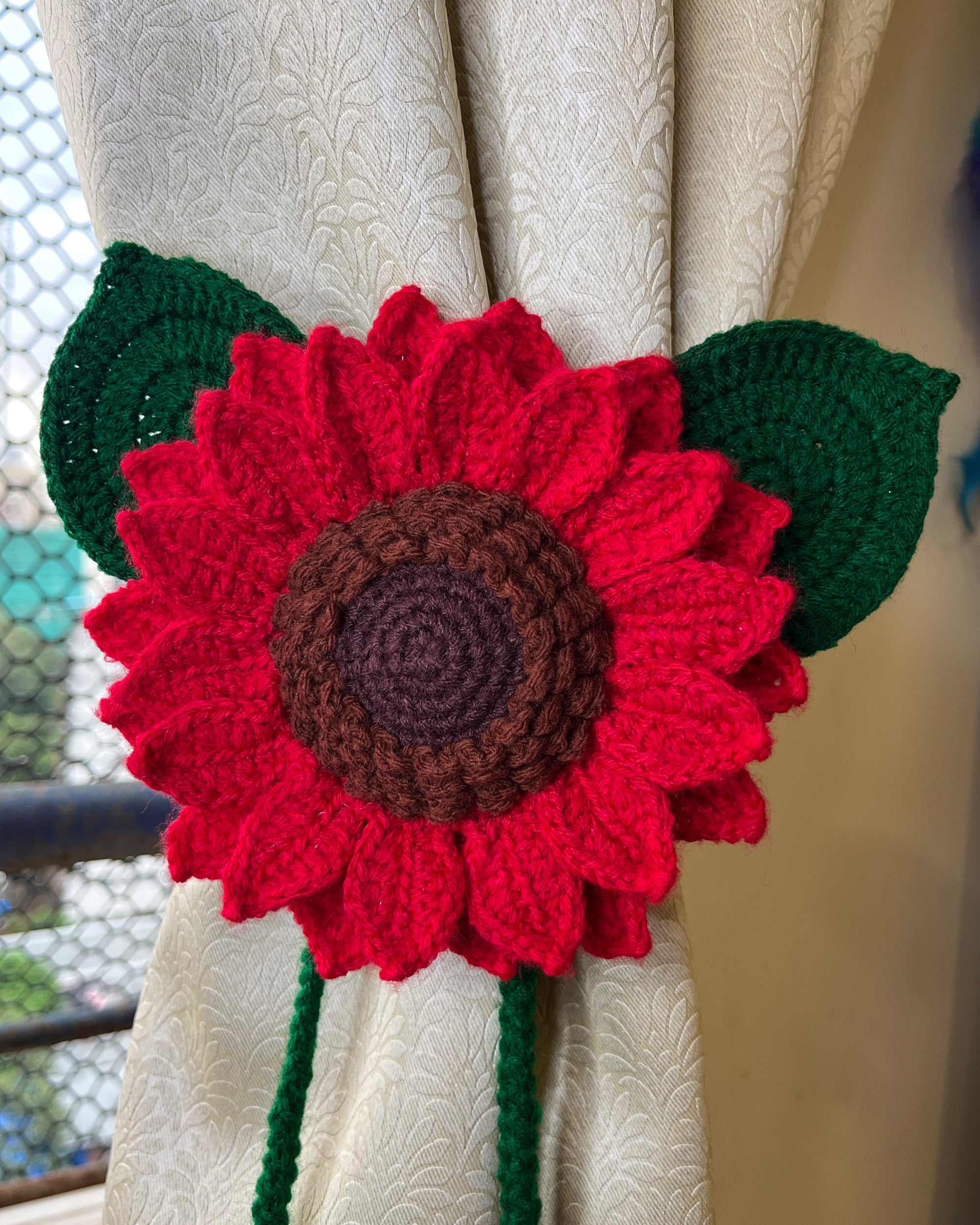 🌺 Handmade Crochet Sunflower Curtain Tieback - Red with Deep Green Leaves