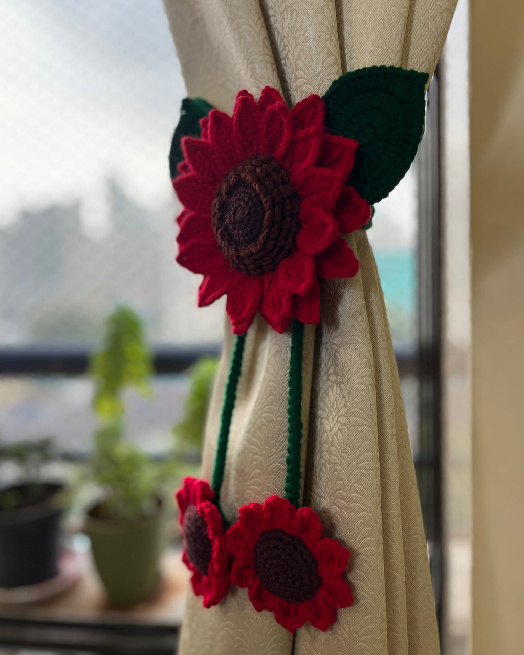 🌺 Handmade Crochet Sunflower Curtain Tieback - Red with Deep Green Leaves