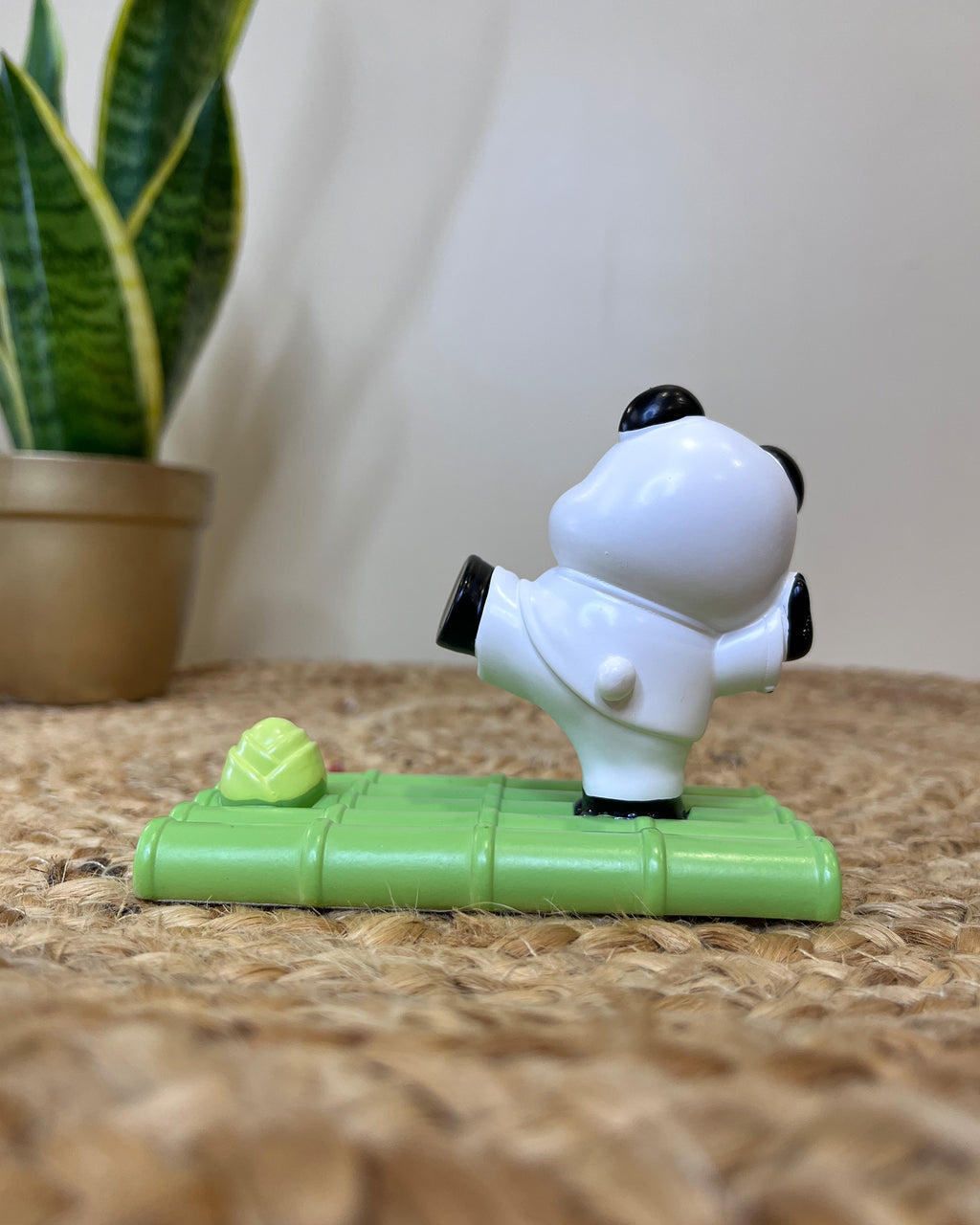Kawaii Panda Phone Stand – Kick Attack on Bamboo Base