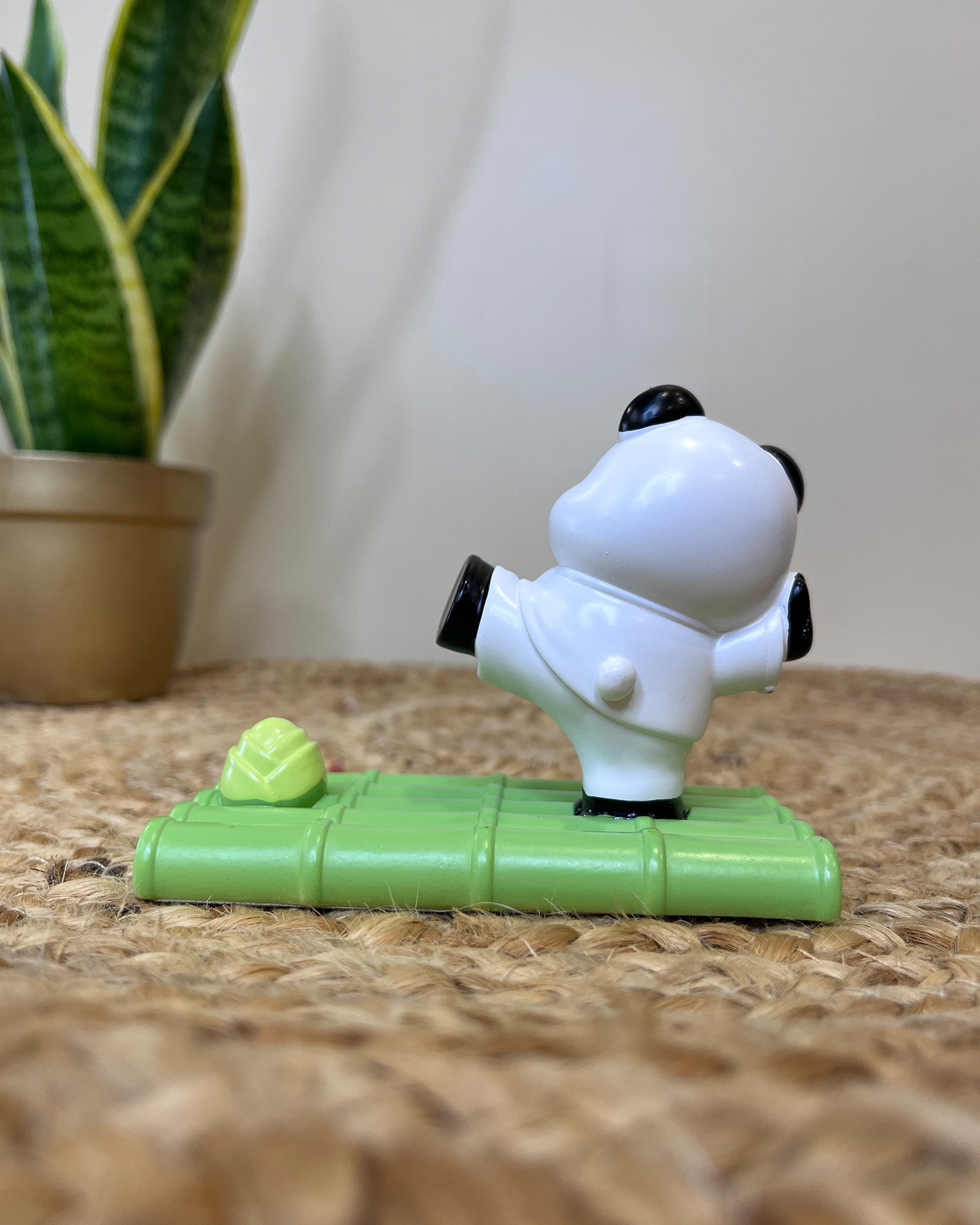 Kawaii Panda Phone Stand – Kick Attack on Bamboo Base