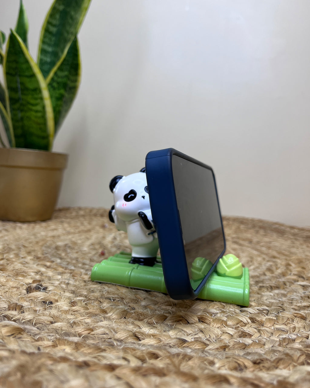 Kawaii Panda Phone Stand – Kick Attack on Bamboo Base