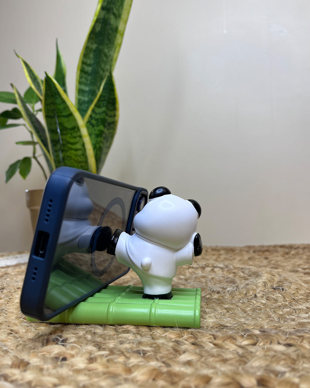Kawaii Panda Phone Stand – Kick Attack on Bamboo Base