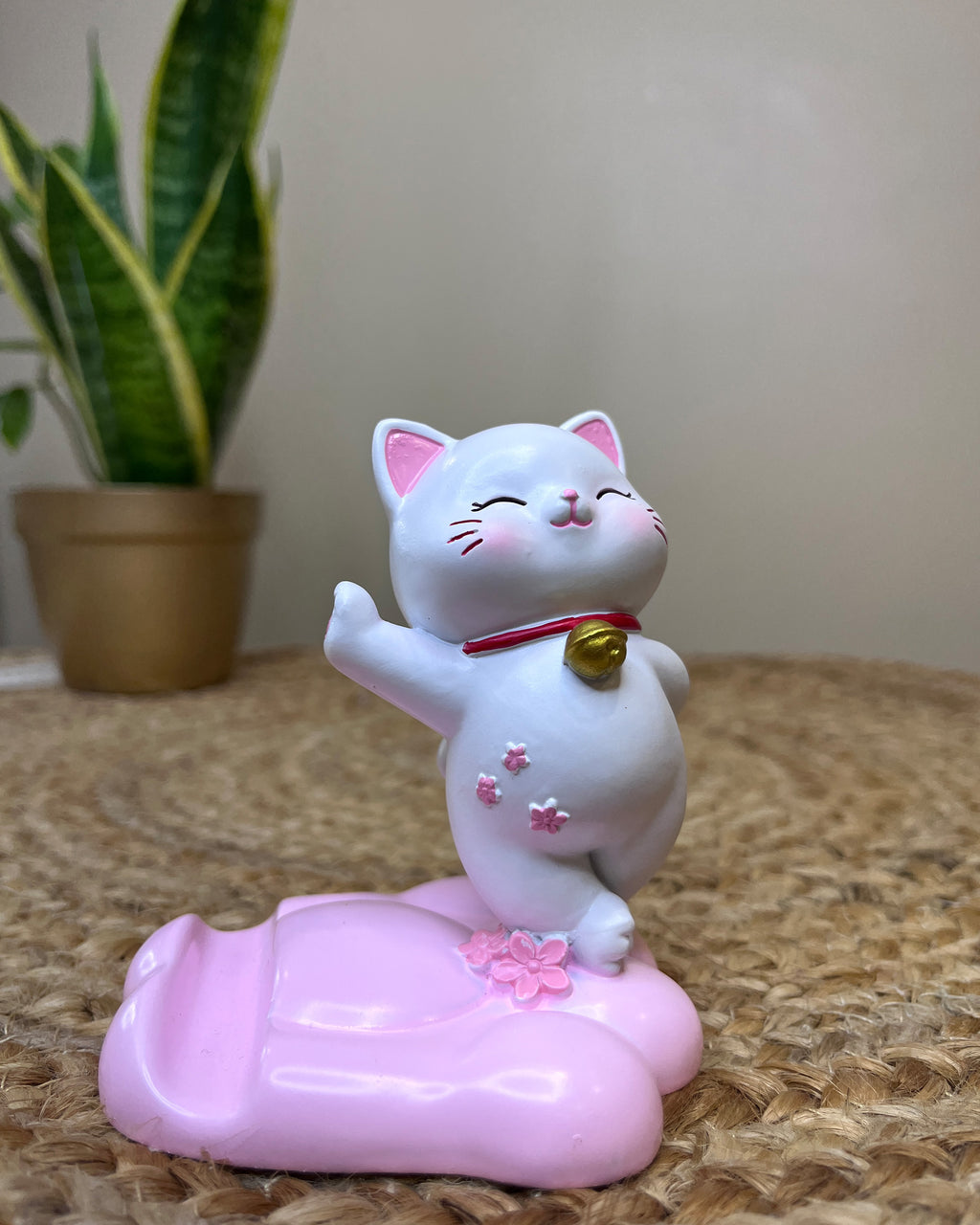 Kawaii Lucky Cat Phone Stand – Playful Standing Pose with Cherry Blossom Paw Base