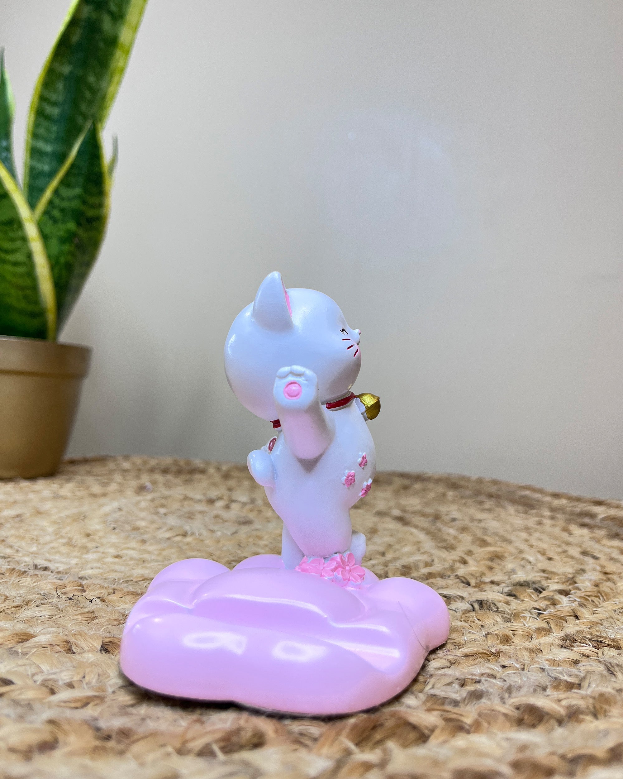 Kawaii Lucky Cat Phone Stand – Playful Standing Pose with Cherry Blossom Paw Base