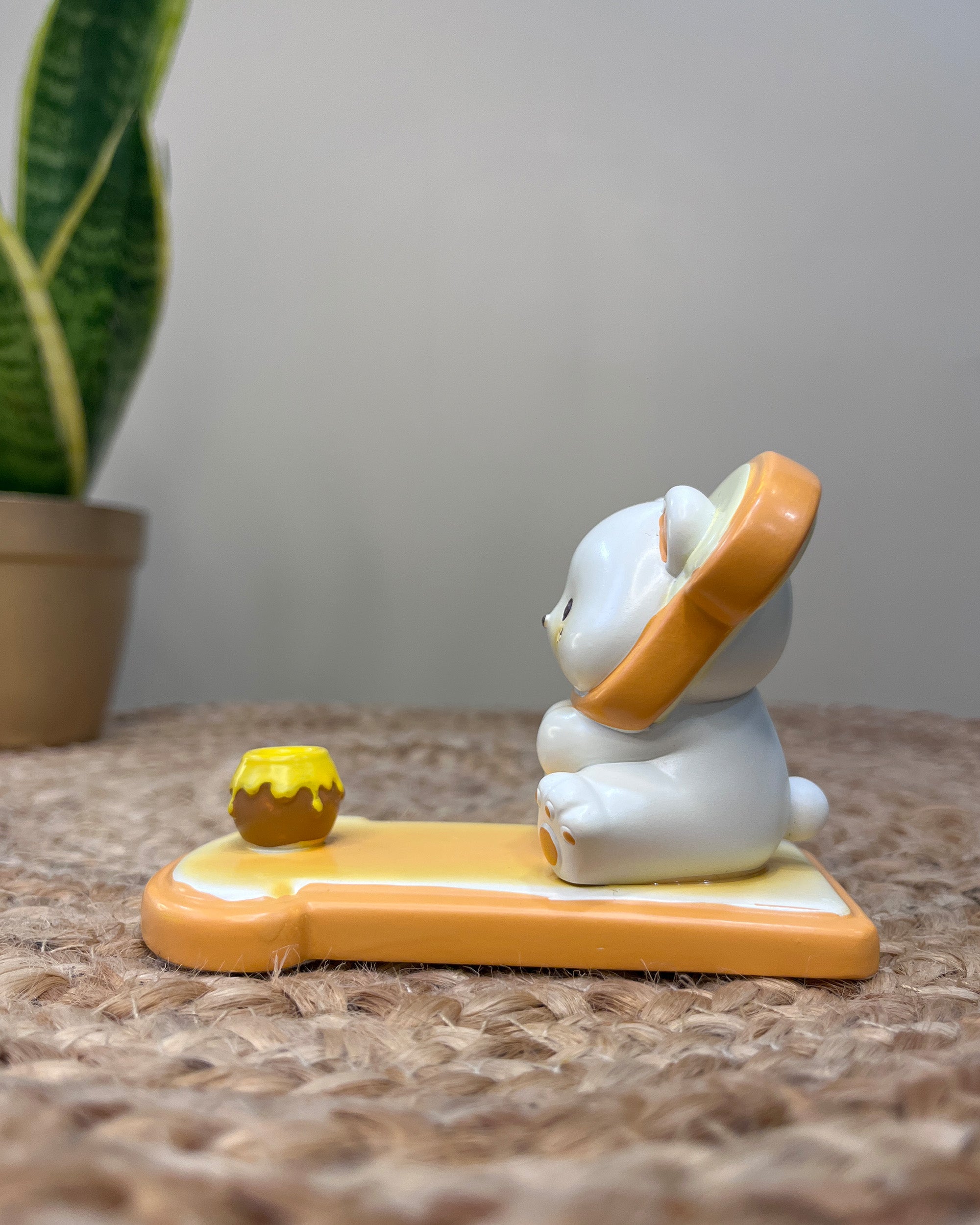 Kawaii Bear Phone Stand – Biscuit Base with Honey Pot