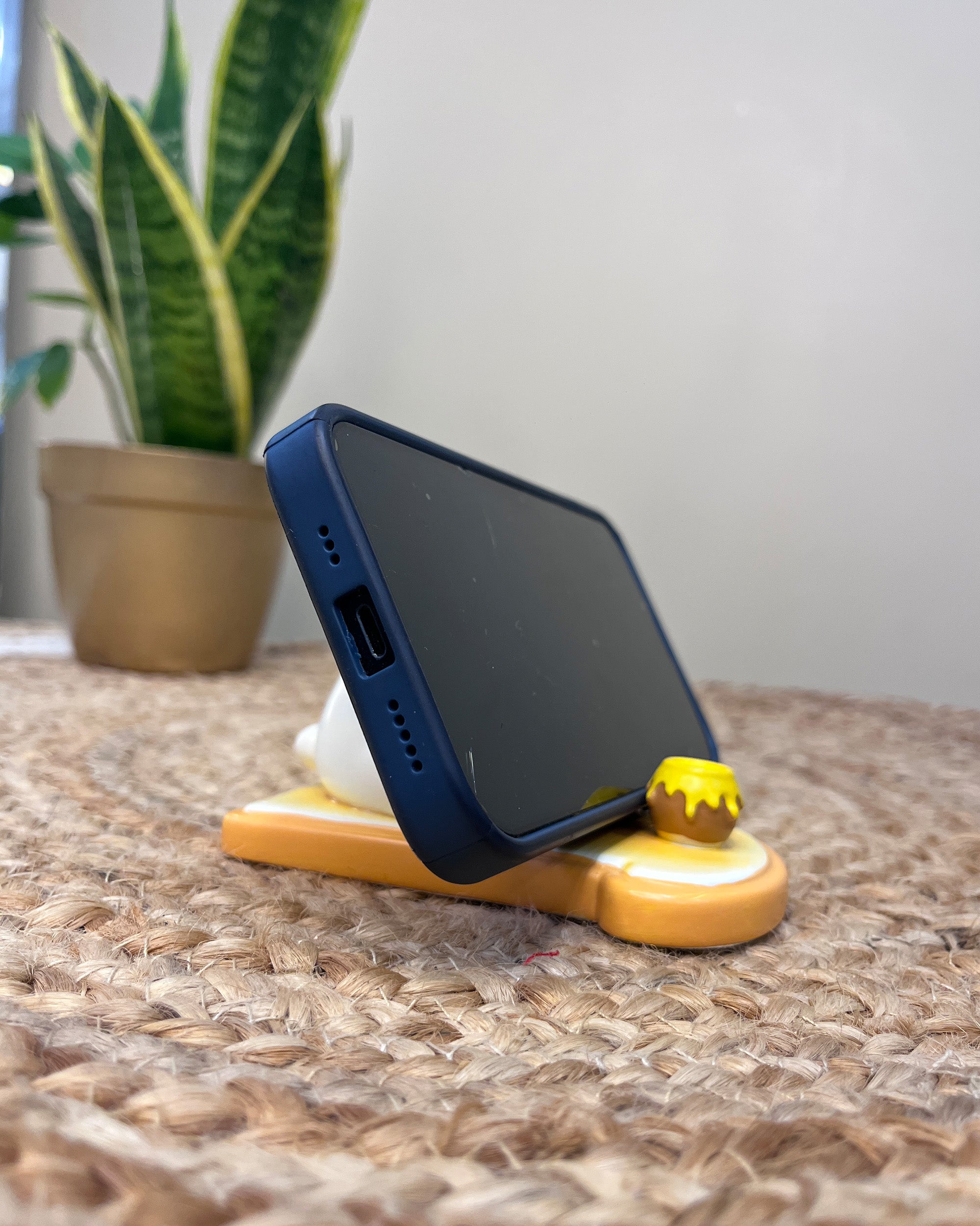 Kawaii Bear Phone Stand – Biscuit Base with Honey Pot