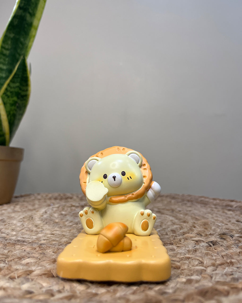 Kawaii Bear Phone Stand – Biscuit Base with Croissant