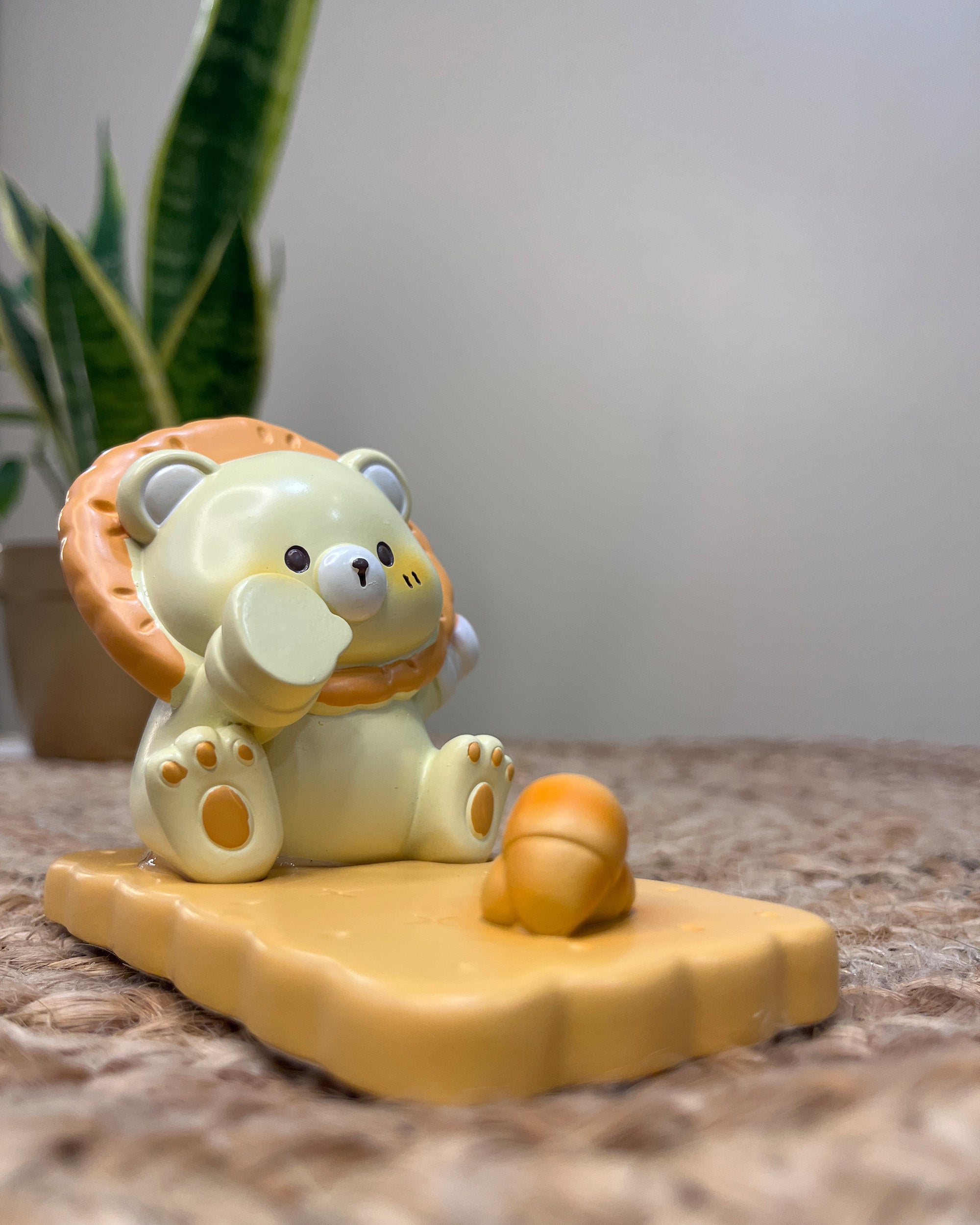 Kawaii Bear Phone Stand – Biscuit Base with Croissant