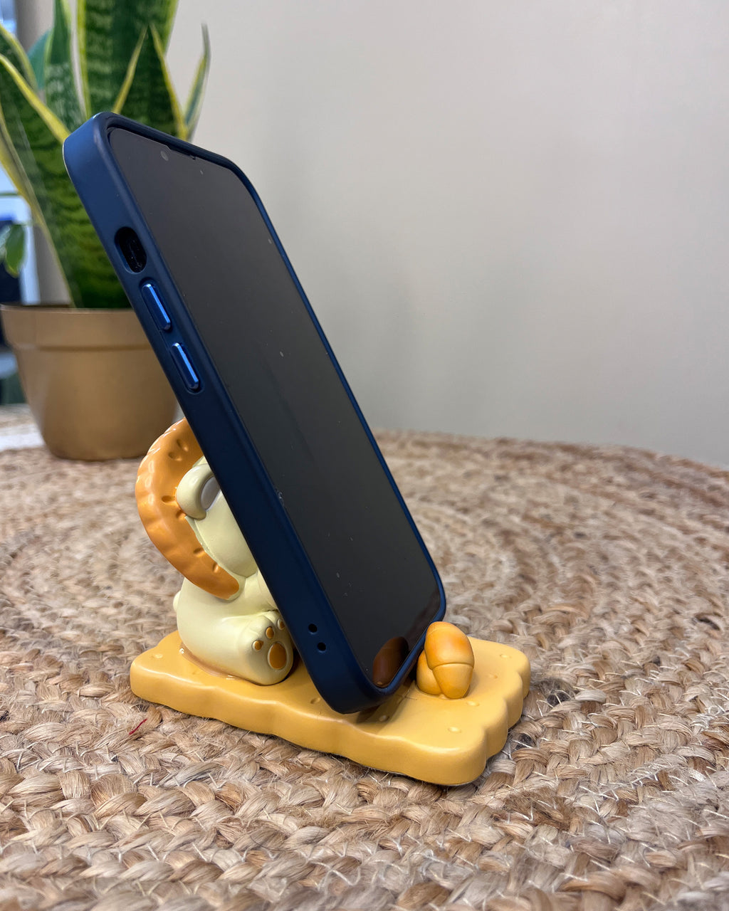 Kawaii Bear Phone Stand – Biscuit Base with Croissant