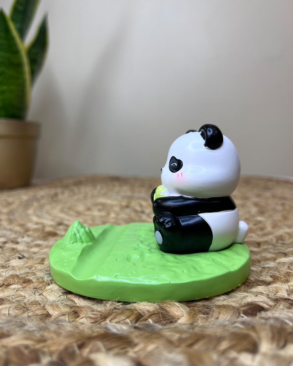 Kawaii Panda Phone Stand –  Snacking Panda