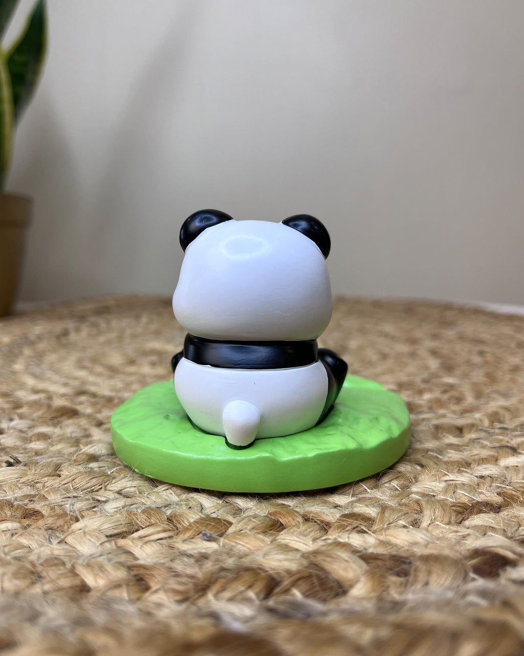 Kawaii Panda Phone Stand –  Snacking Panda