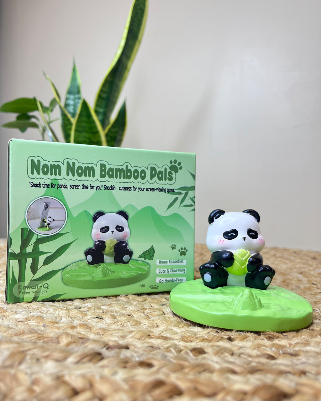 Kawaii Panda Phone Stand –  Snacking Panda
