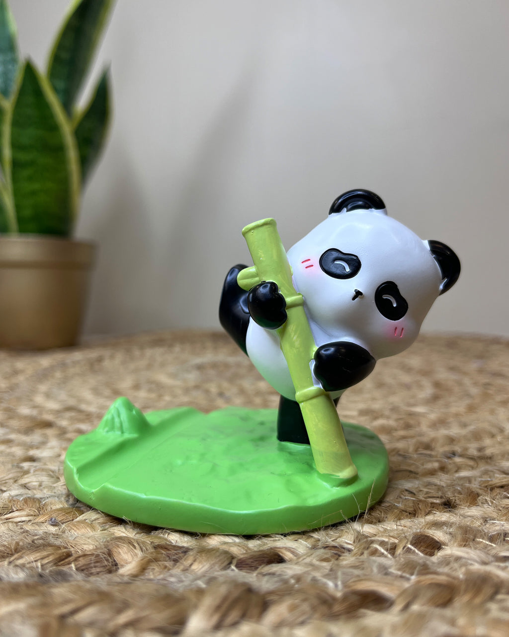 Kawaii Panda Phone Stand – Bamboo Power Kick