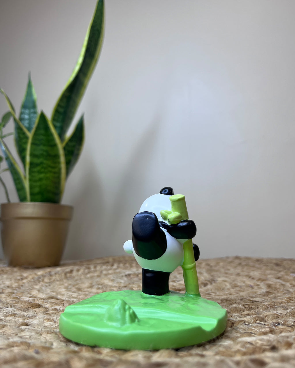 Kawaii Panda Phone Stand – Bamboo Power Kick
