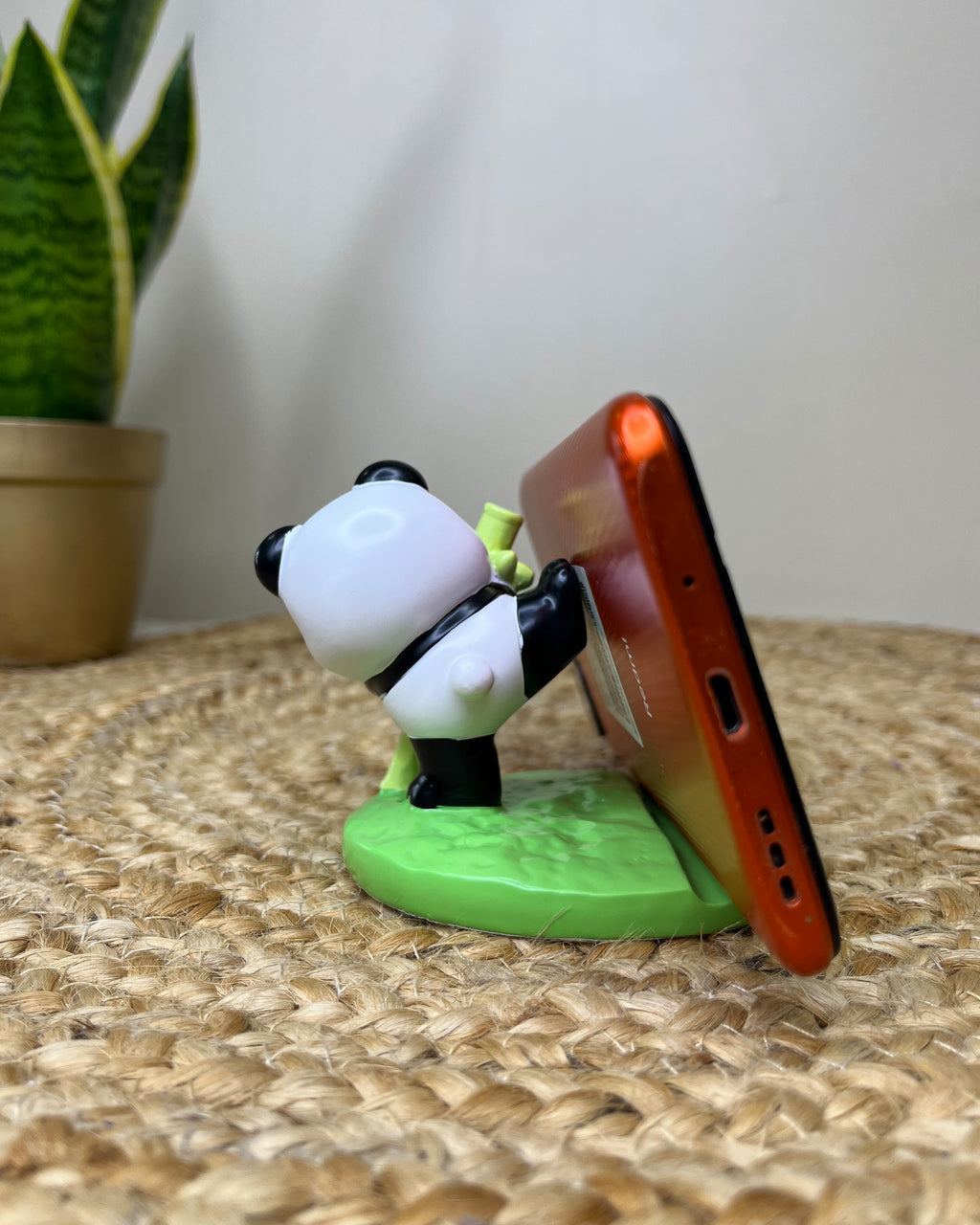 Kawaii Panda Phone Stand – Bamboo Power Kick