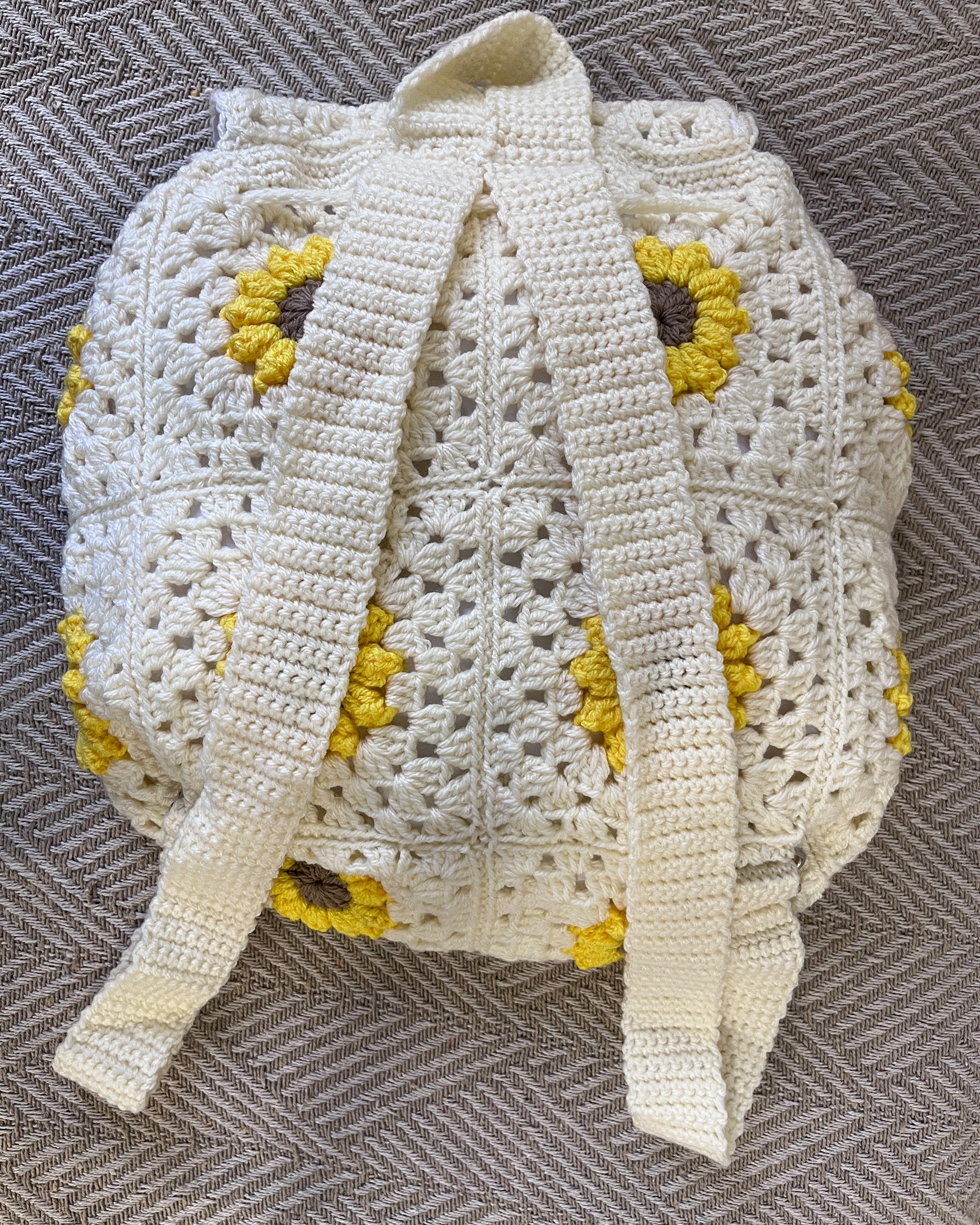 Handcrafted Mini Sunflower Crochet Backpack – White Backpack with Sunflower Motif