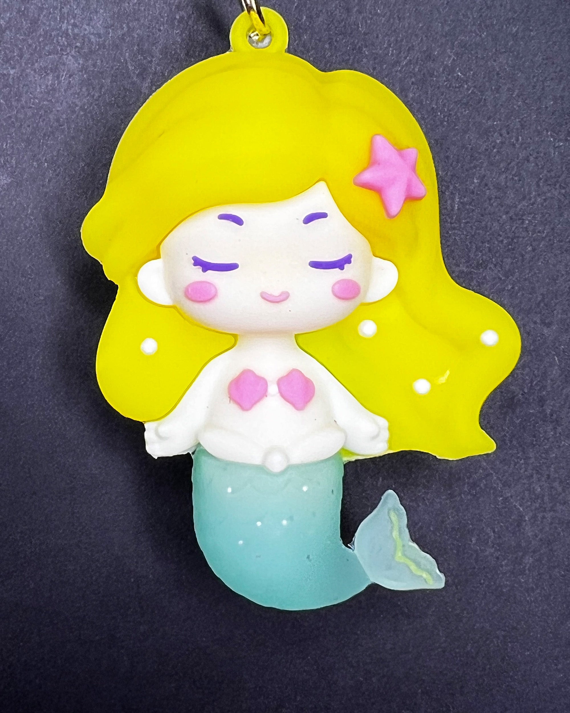 🧜♀️ “Mermaid Dream” Keychain – Cute Yellow Mermaid Charm