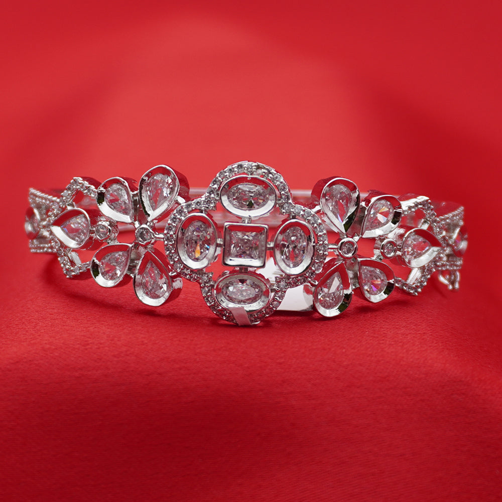 Princess-Cut Leaf Design Bracelet (Free size)