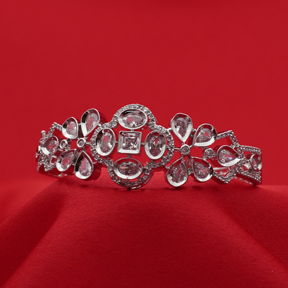 Princess-Cut Leaf Design Bracelet (Free size)