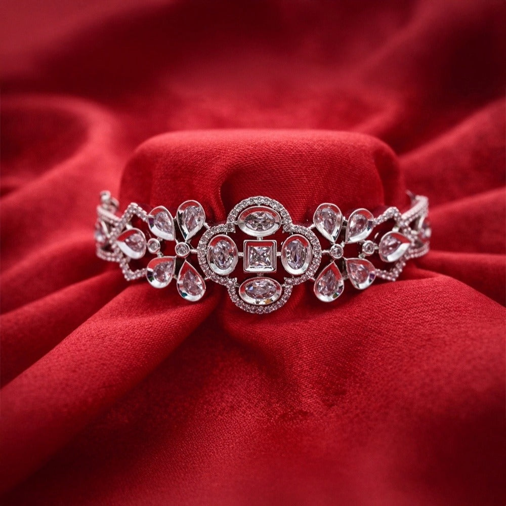 Princess-Cut Leaf Design Bracelet (Free size)