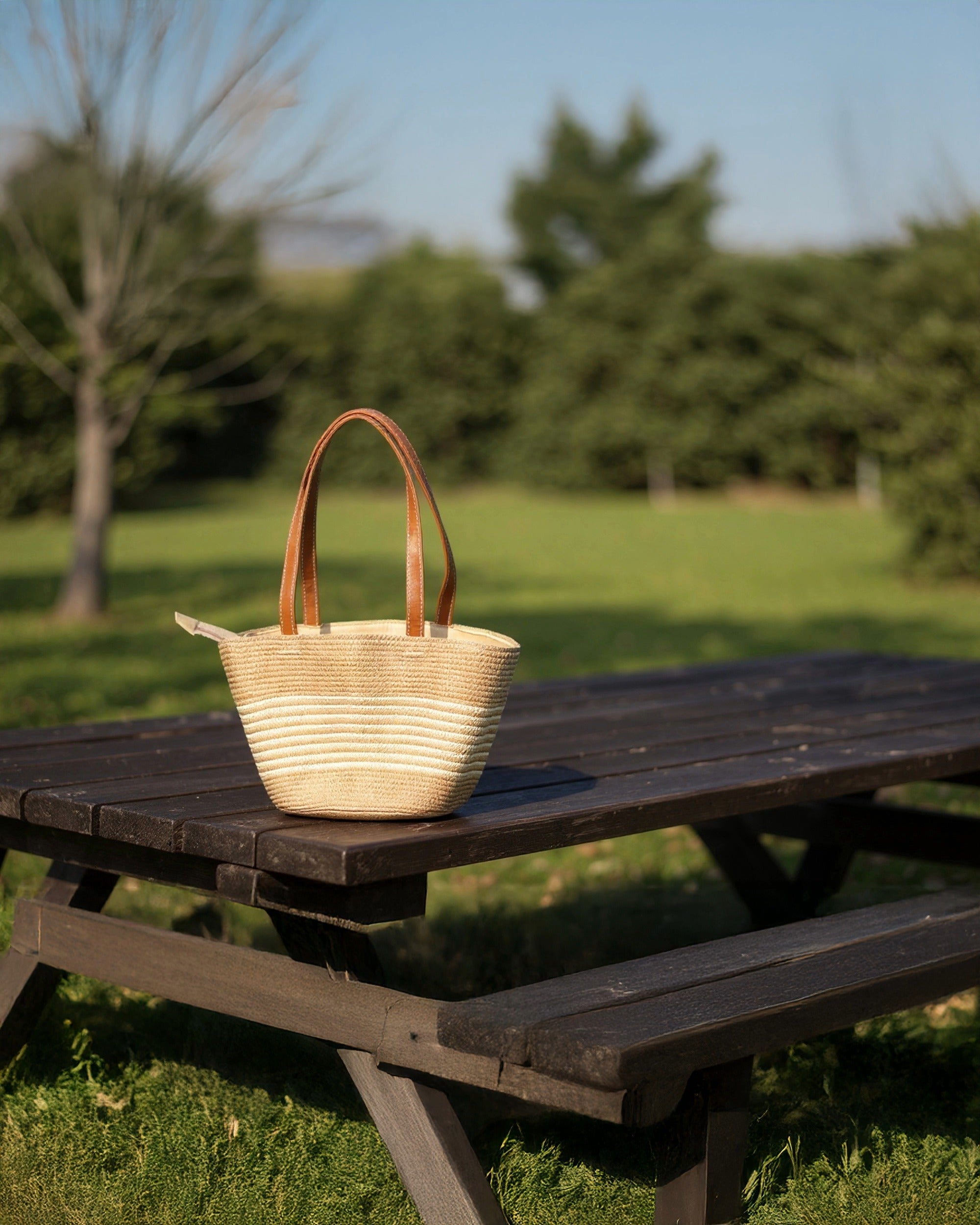 Lightweight Natural Wave-Pattern Straw Tote | Soft Light Brown