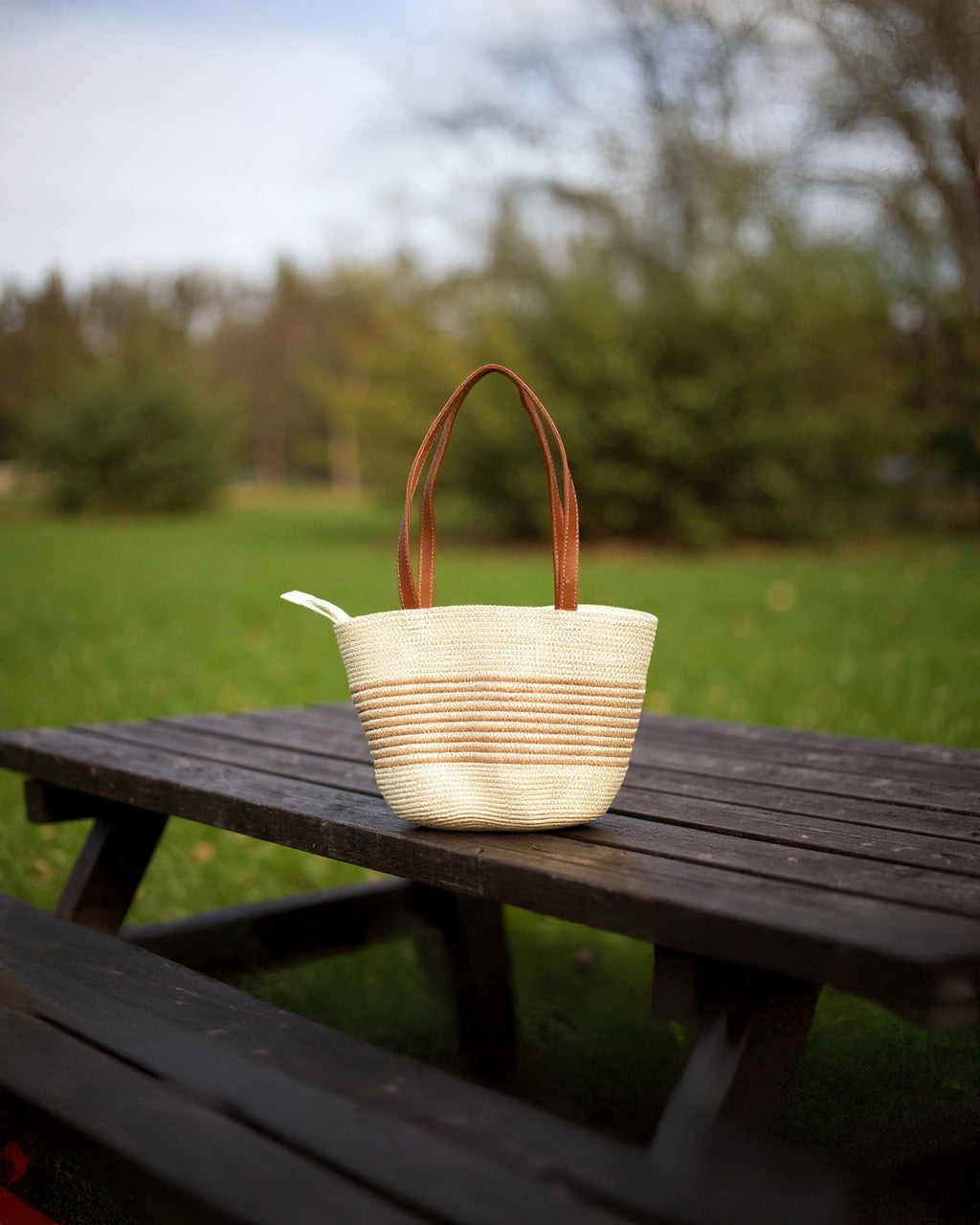 Lightweight Natural Wave-Pattern Straw Tote | Classic Light Beige
