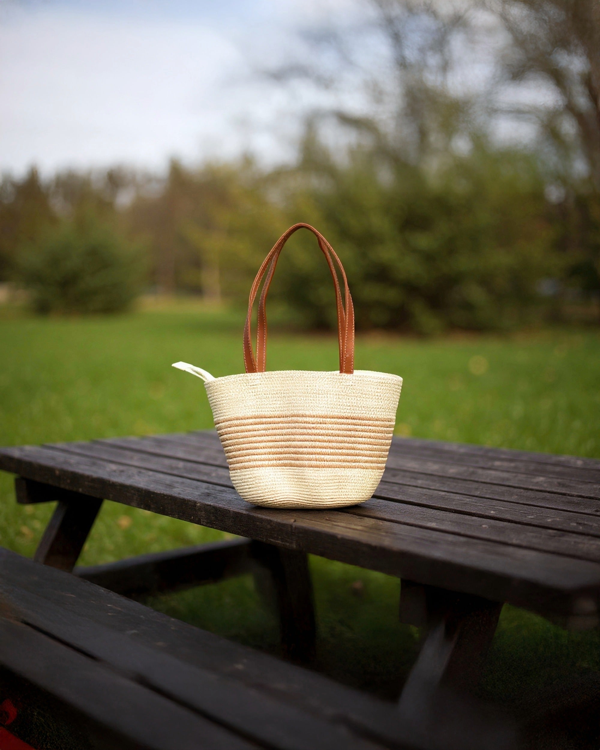 Lightweight Natural Wave-Pattern Straw Tote | Classic Light Beige