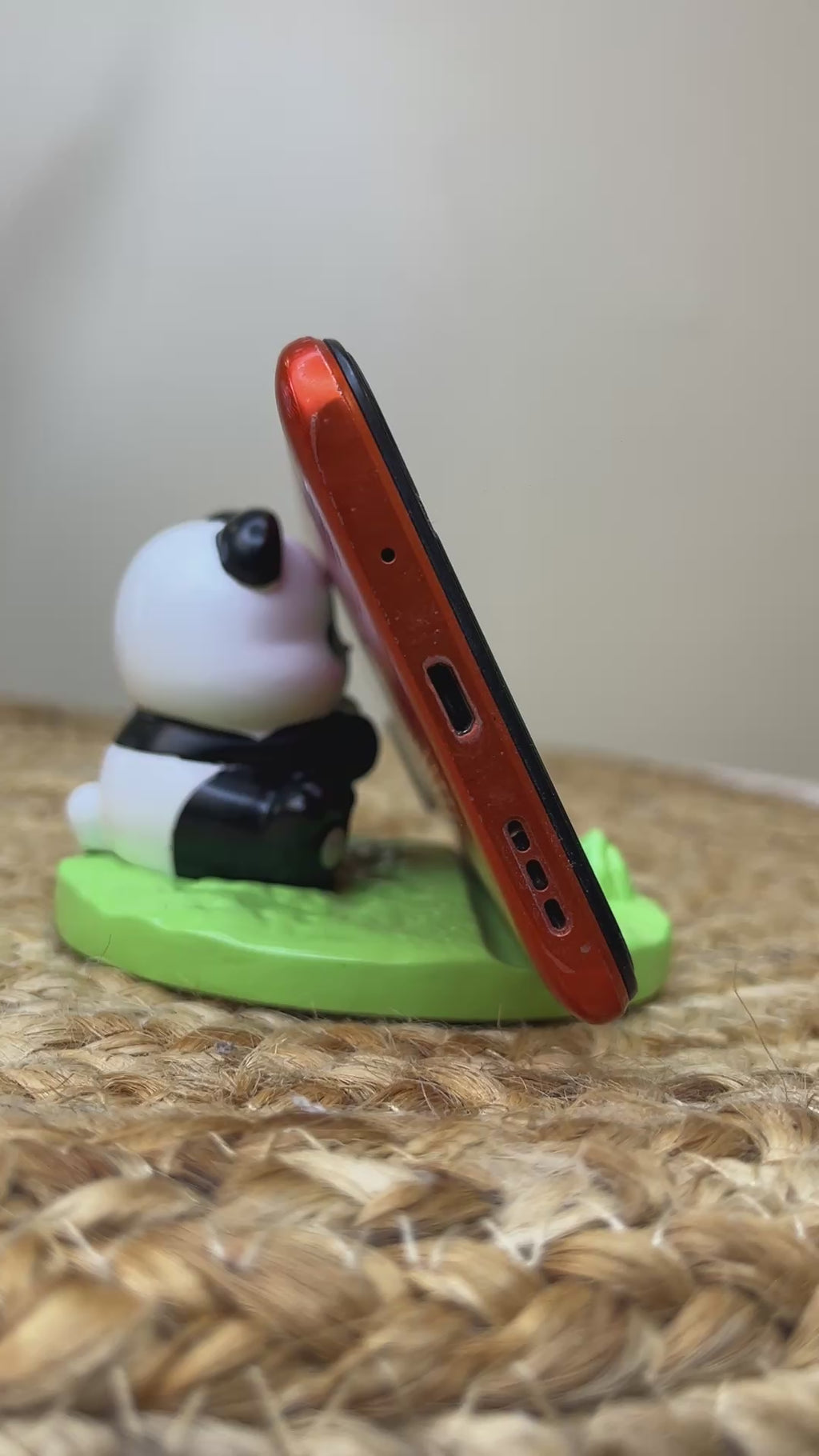 Kawaii Panda Phone Stand –  Snacking Panda